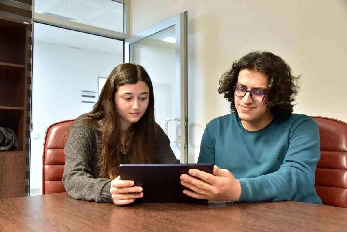 MSKÜ Tıp Fakültesi’ne 100 Tablet Hibe Edildi